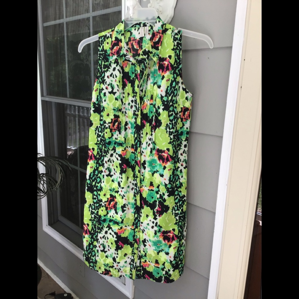 Ladies Sheath dress Madison size small sleeveless button up casual Green floral